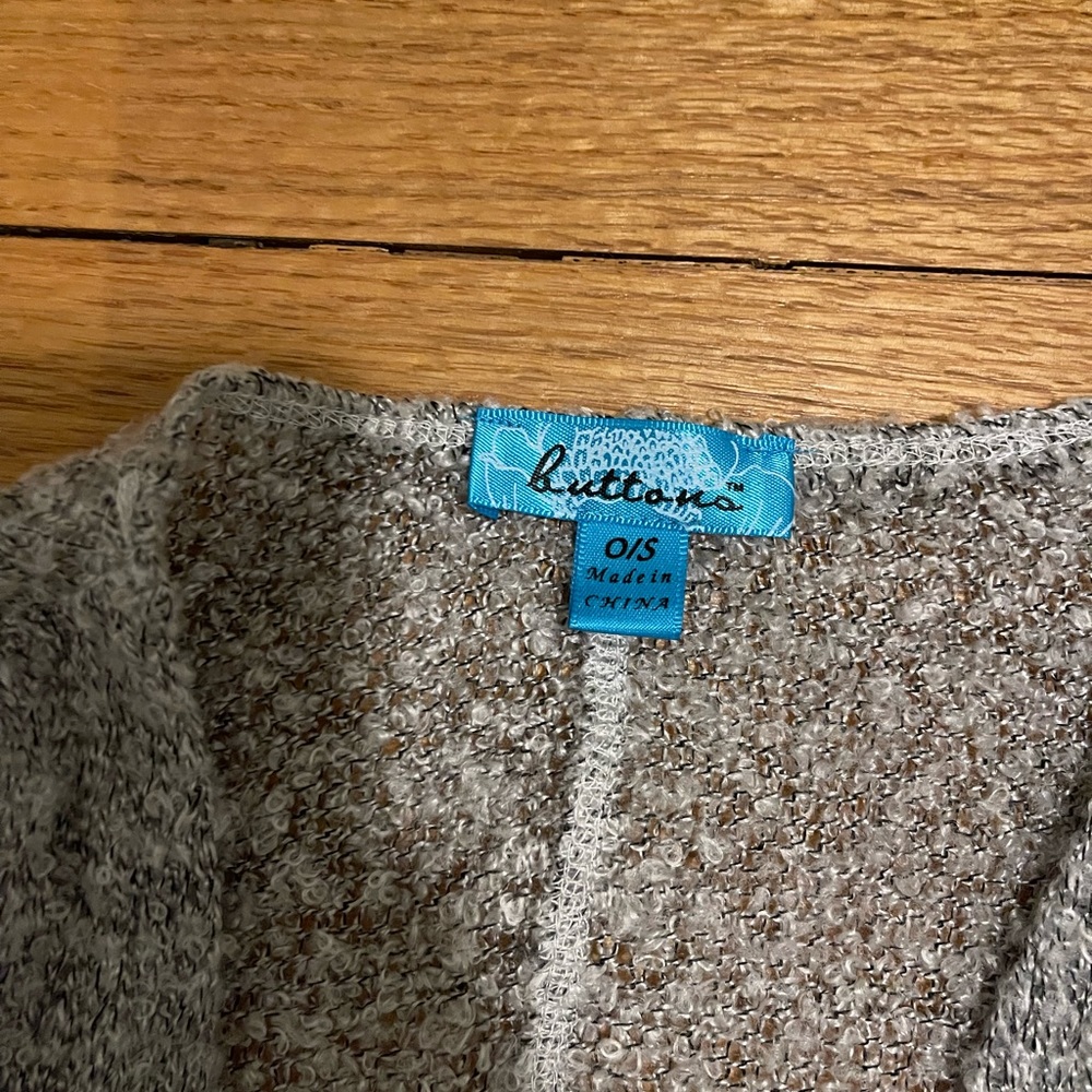 Buttons Cardigan - Picture 3 of 4